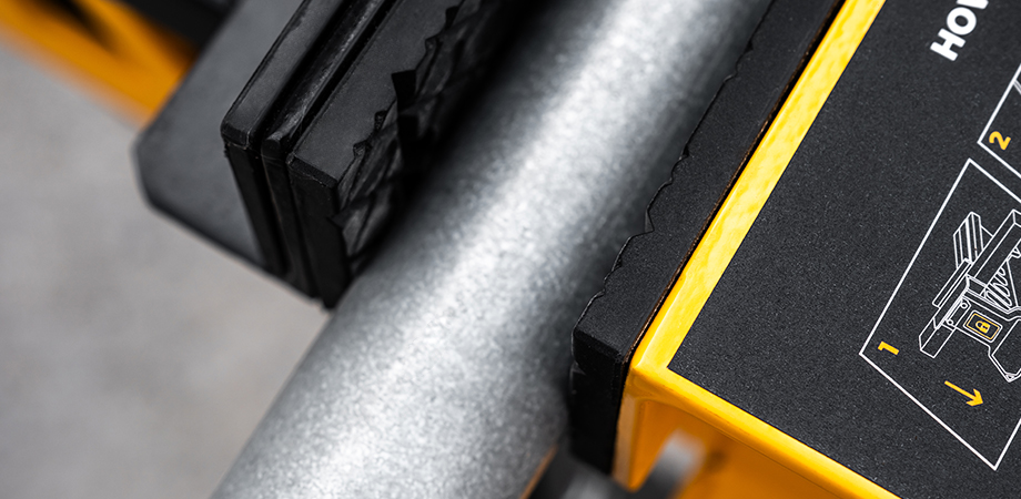 strongbold_s1_with_accessories_920x450px_007